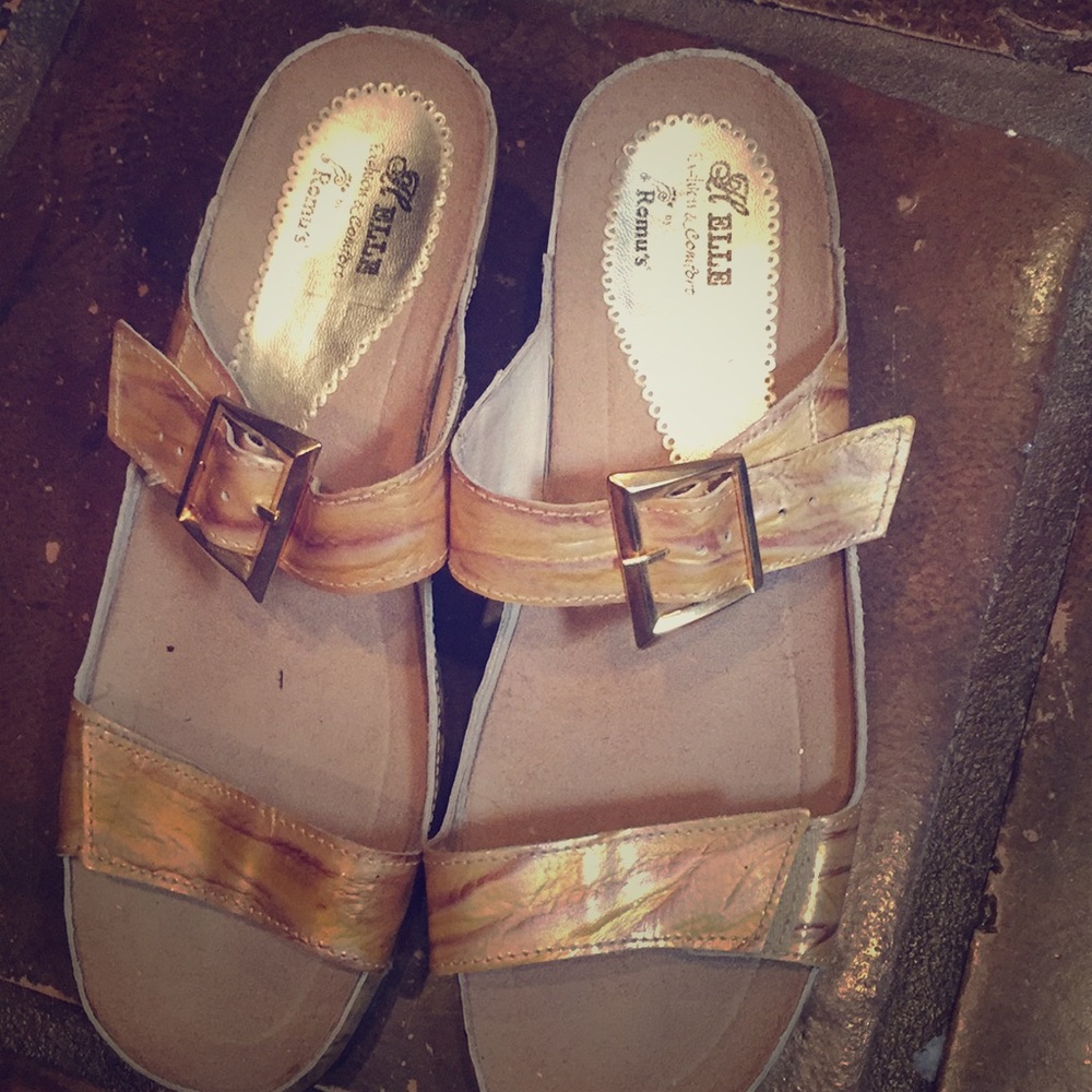 Like new! Elle sandals with @1.6” heel. 7.5 b